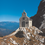 Kapela sv. Cirila in Metoda na Molički planini (1780 m) pod Ojstrico
